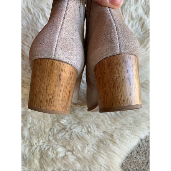 Bernardo Ferris Suede Pointed Toe Bootie Beige Size 9.5 - Picture 8 of 12